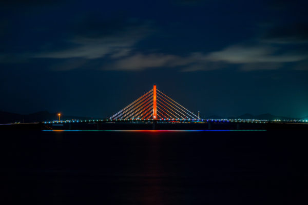 うるま市ガイドマップ「うるまいろ」 虹色の平安座海中大橋（海中道路）の画像